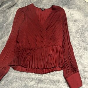 Express burgundy /red office  top or dress up a pair of jeans and heels🌺👠